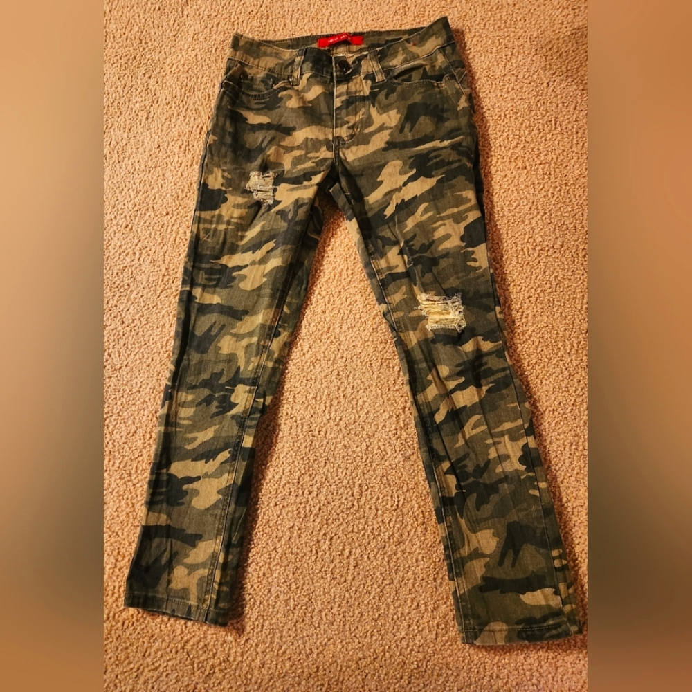Camo ankle length pants